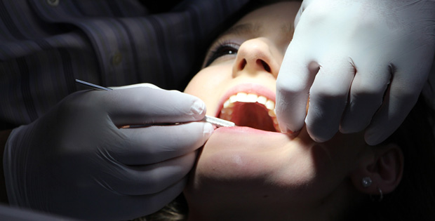 ingrijirea implanturilor dentare